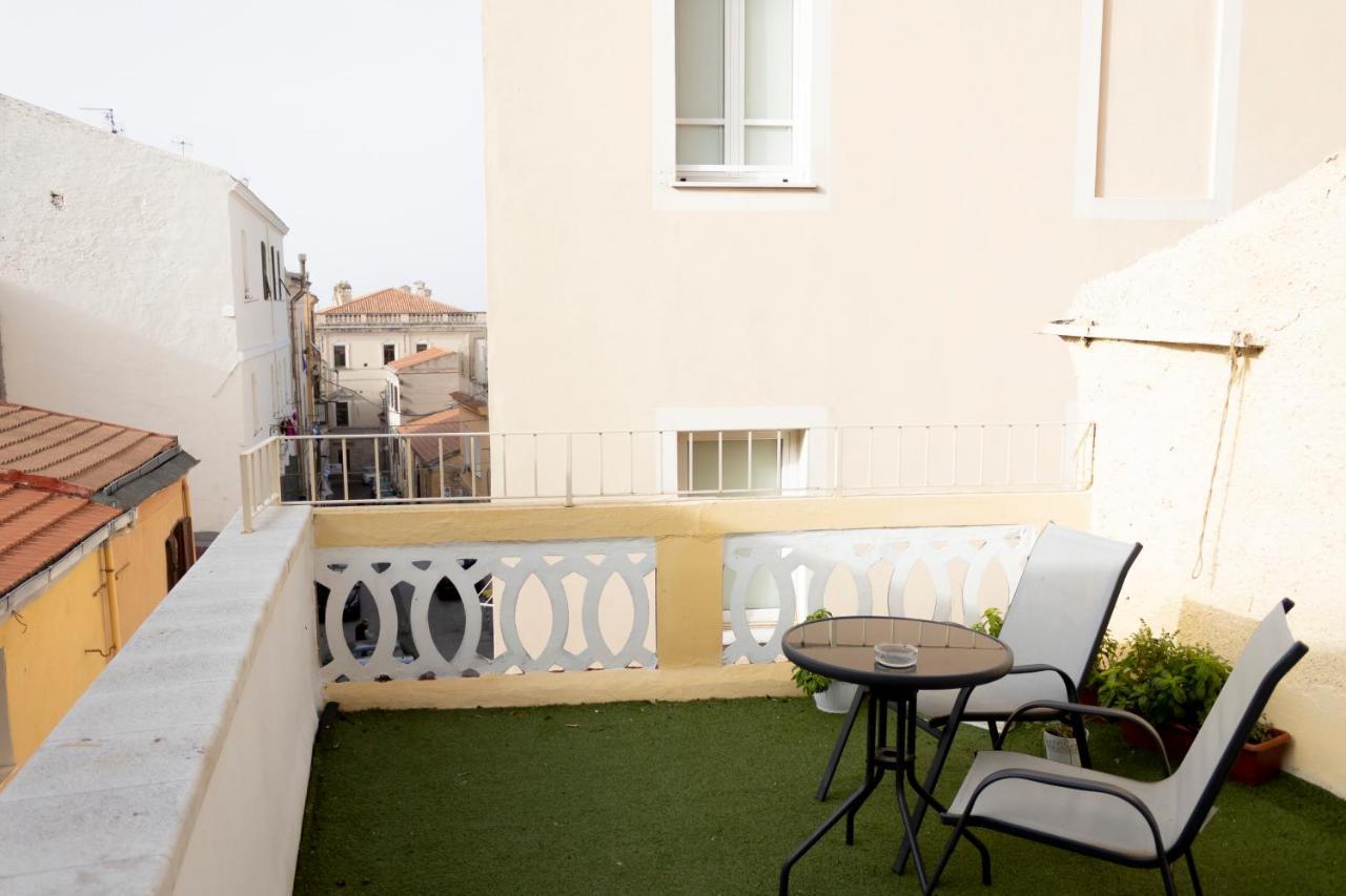 Sassari-Centro Elegante Appartamento Con Wifi E Netflix Dış mekan fotoğraf